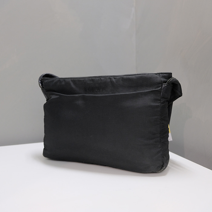 로에베   Loewe leather strap shoulder bag