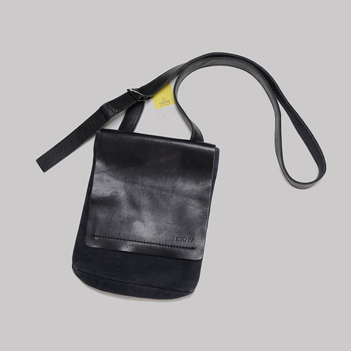 디케이엔와이  Dkny leather &amp; canvas cross bag