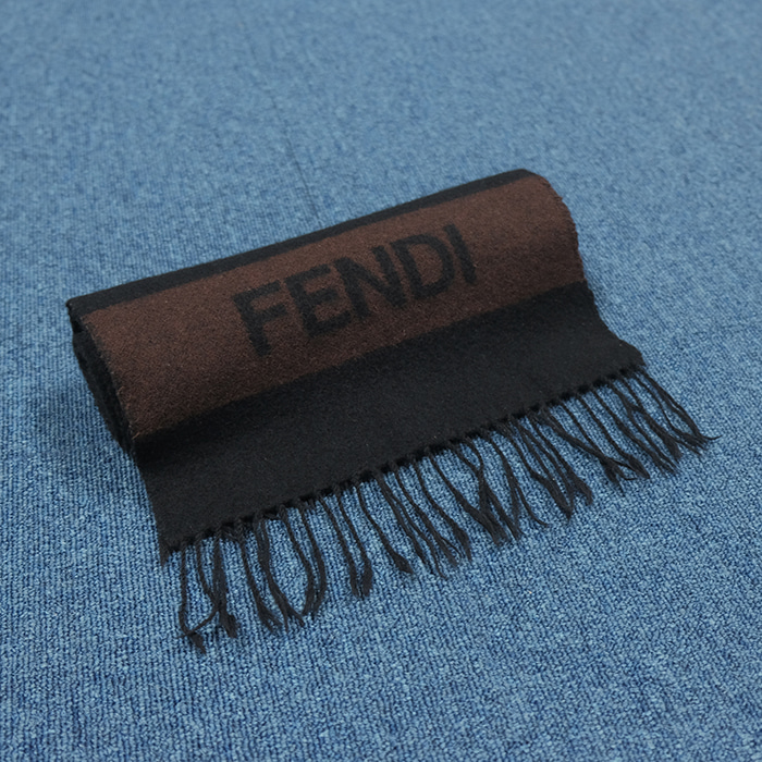 펜디 / Made in italy  Fendi wool muffler