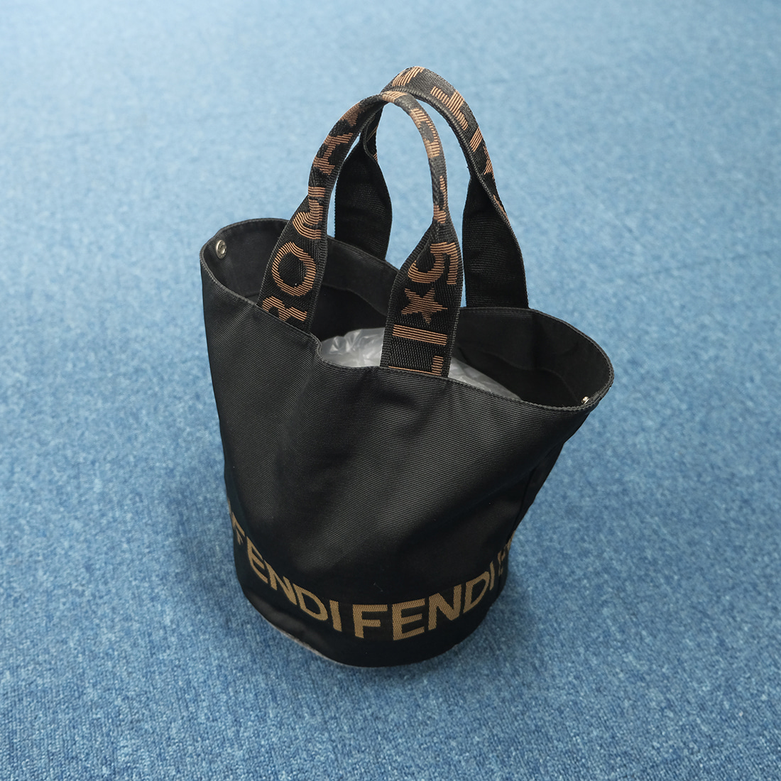 펜디 / Made in italy  Fendi basket shoulder bag