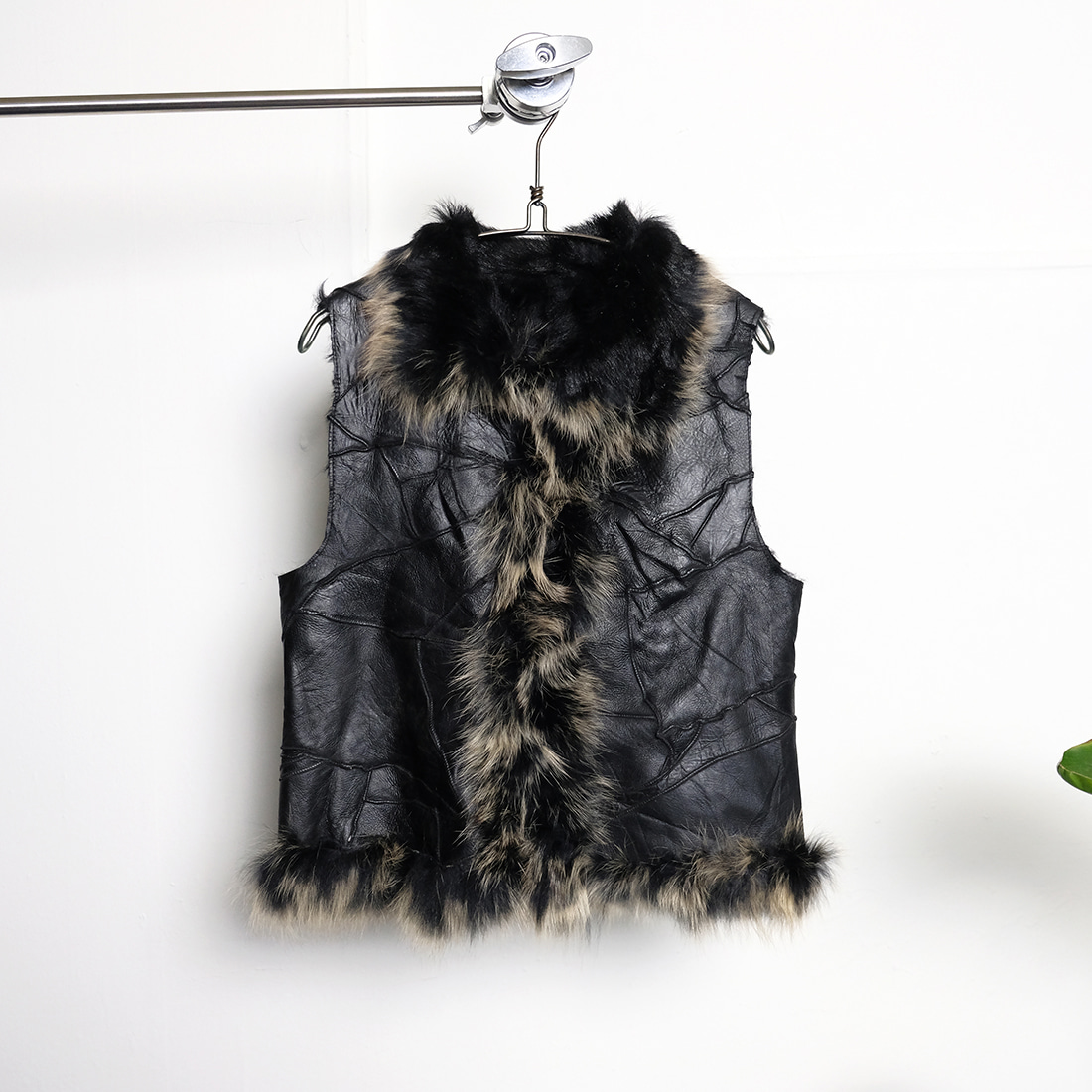 새제품  Lamb skin &amp; fox fur vest